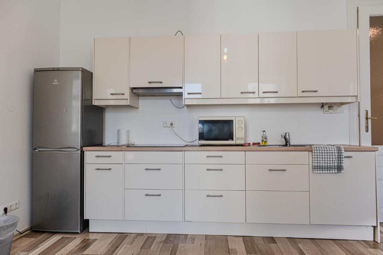 Special Vintage Viennese Apartment - 12Min F Downtown Bagian luar foto